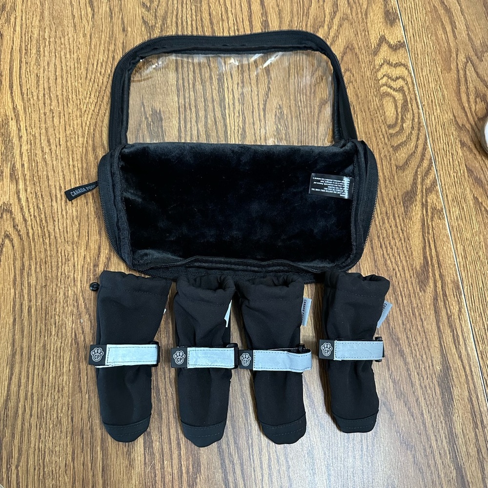 Canada Pooch Black Soft Shield Dog Boots Size 1